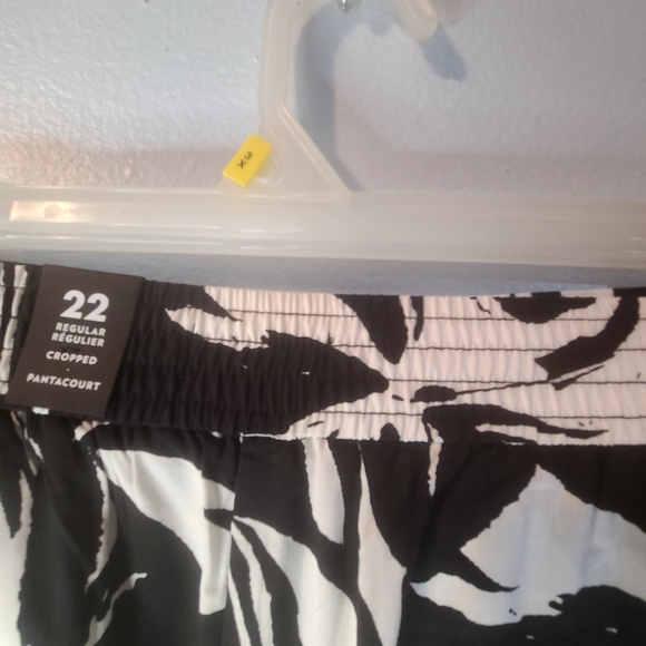 Reitmans Plus Size Cropped Capri Pants -  Size 22 (NWT) - Picture 8 of 13